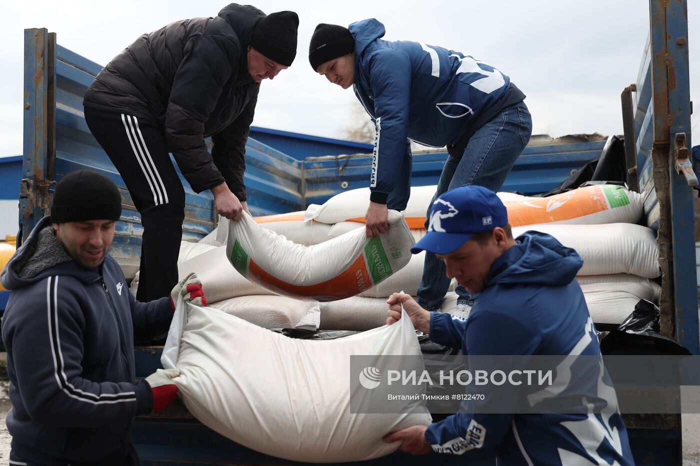 Организация гуманитарной помощи для эвакуированных жителей ДНР и ЛНР в регионах РФ