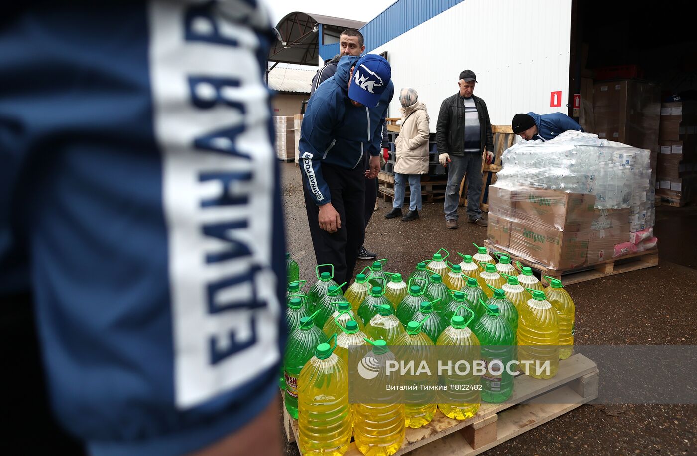 Организация гуманитарной помощи для эвакуированных жителей ДНР и ЛНР в регионах РФ