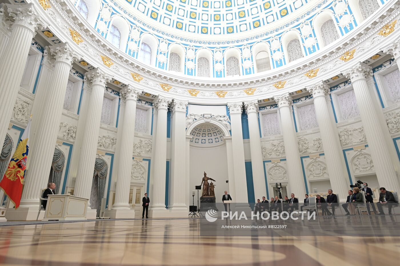 Президент РФ В. Путин провел заседание Совбеза РФ