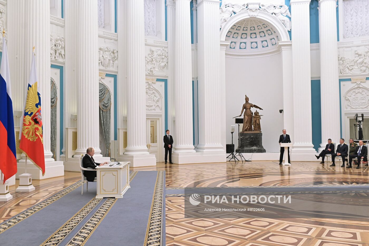 Президент РФ В. Путин провел заседание Совбеза РФ
