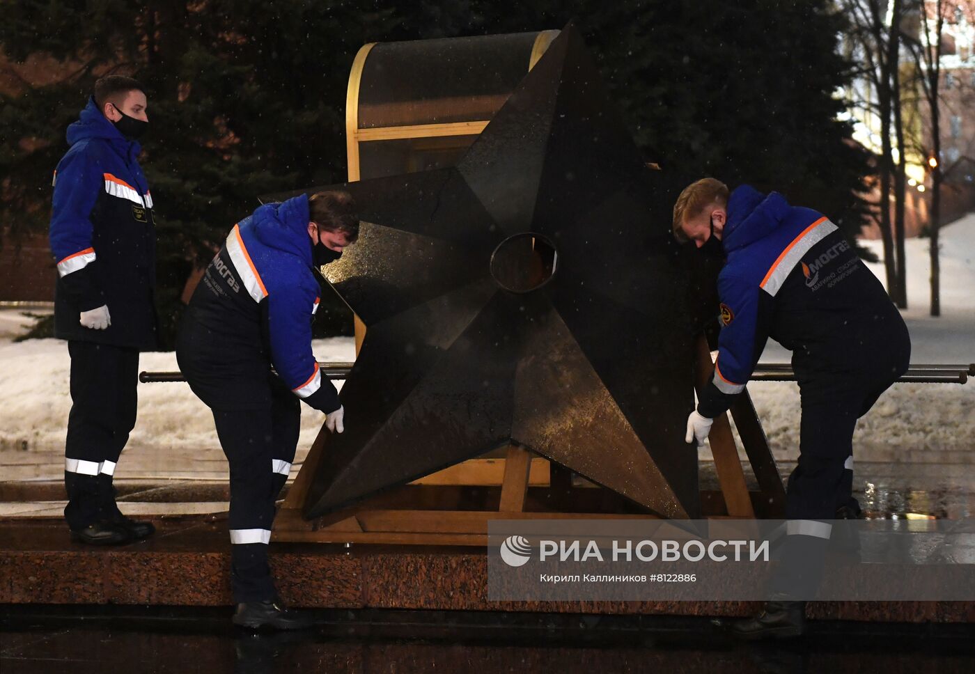 Профилактика горелки Вечного огня у Могилы Неизвестного Солдата в Александровском саду