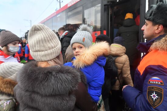 Прибытие эвакуированных жителей ДНР и ЛНР в Подмосковье