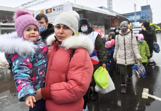 Прибытие эвакуированных жителей ДНР и ЛНР в Подмосковье