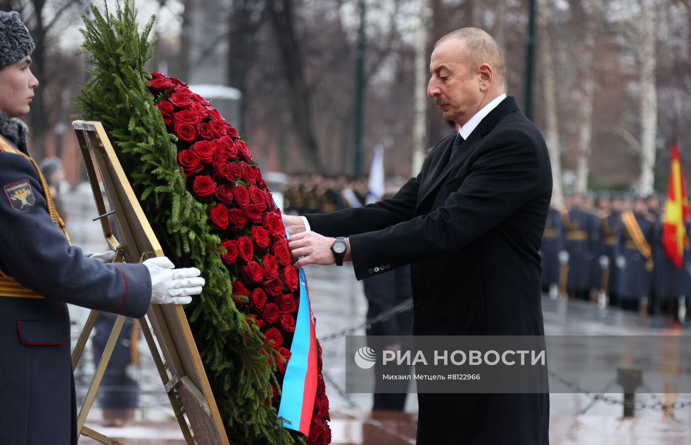 Президент Азербайджана И. Алиев возложил цветы к Могиле Неизвестного Солдата