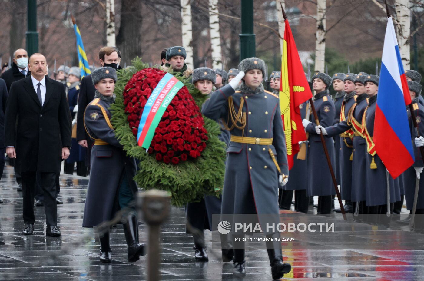 Президент Азербайджана И. Алиев возложил цветы к Могиле Неизвестного Солдата