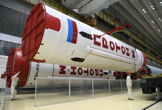 Сборка ракеты "Протон-М" для проекта "ЭкзоМарс-2022" в ГКНПЦ им. Хруничева