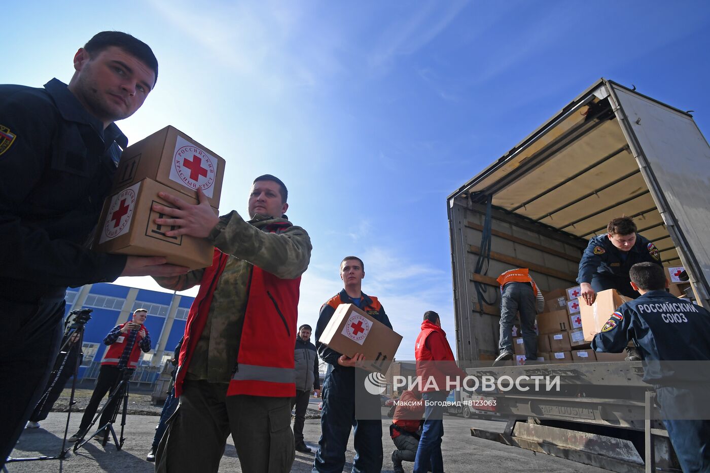 Прибытие гуманитарной помощи в Ростовскую область для эвакуированных жителей ДНР и ЛНР