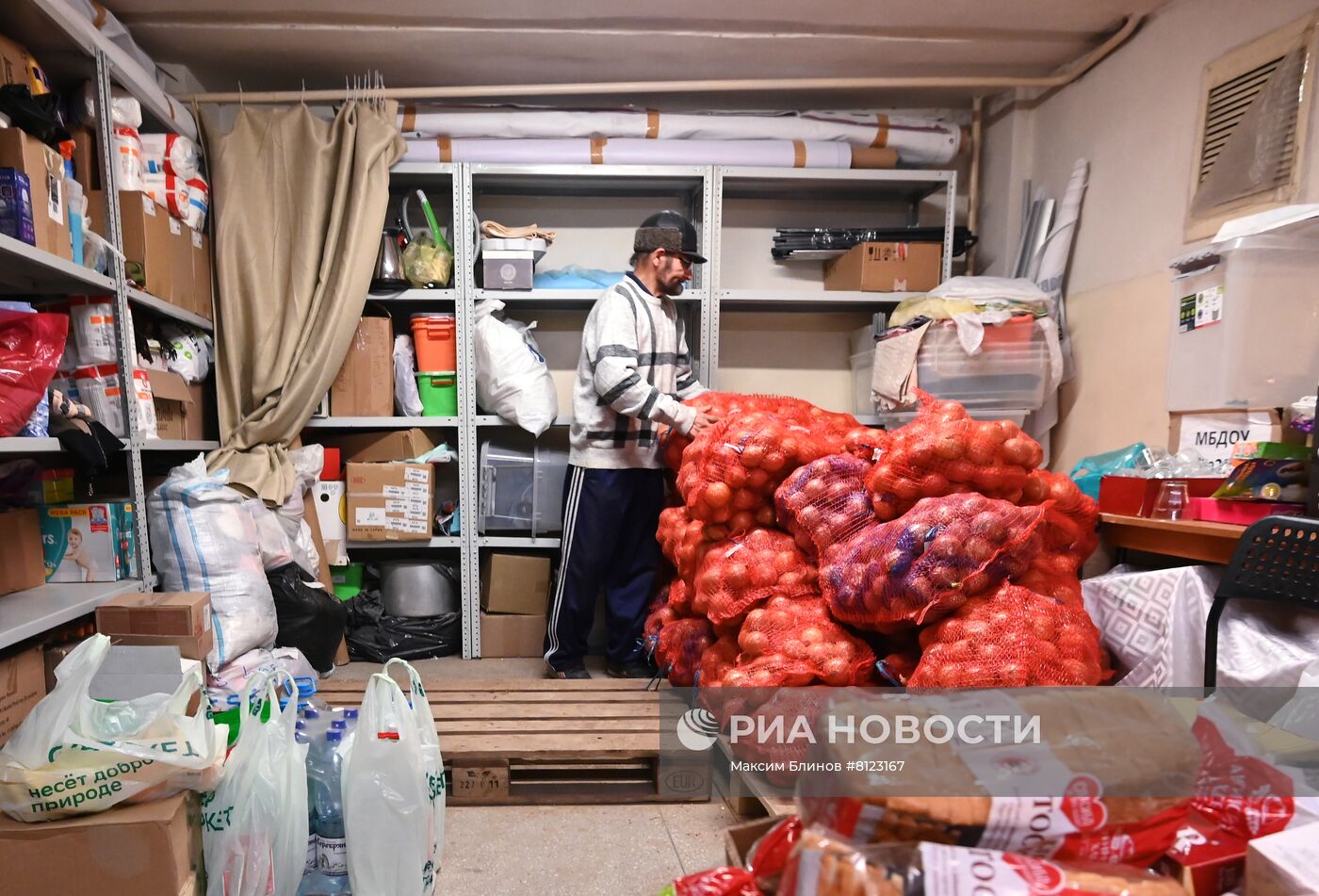 Организация гуманитарной помощи для эвакуированных жителей ДНР и ЛНР в регионах РФ