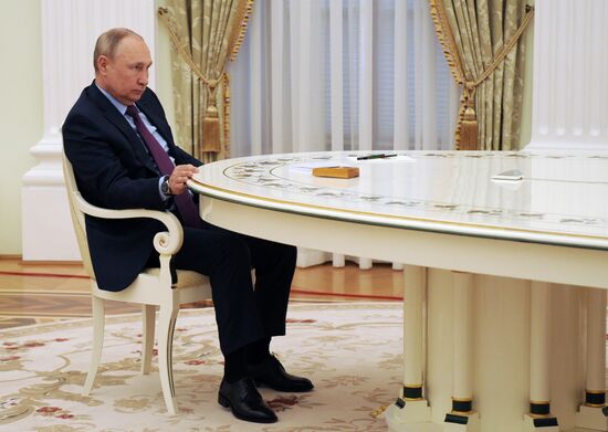 Президент РФ В. Путин провел переговоры с президентом Азербайджана И. Алиевым