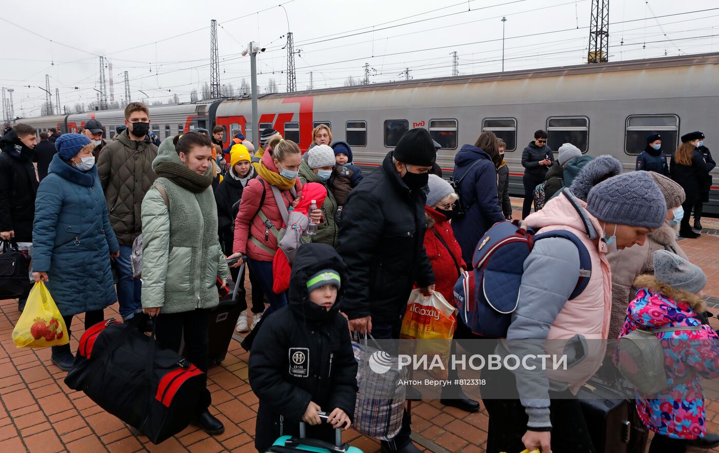Прибытие эвакуированных жителей ДНР и ЛНР в Белгородскую область