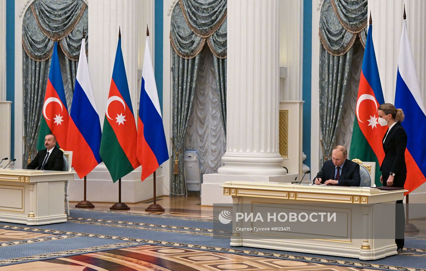 Президент РФ В. Путин провел переговоры с президентом Азербайджана И. Алиевым