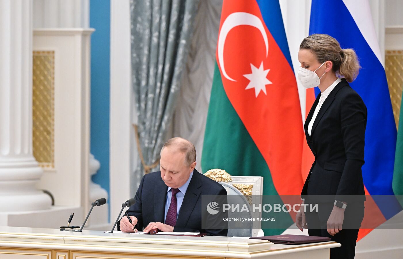 Президент РФ В. Путин провел переговоры с президентом Азербайджана И. Алиевым