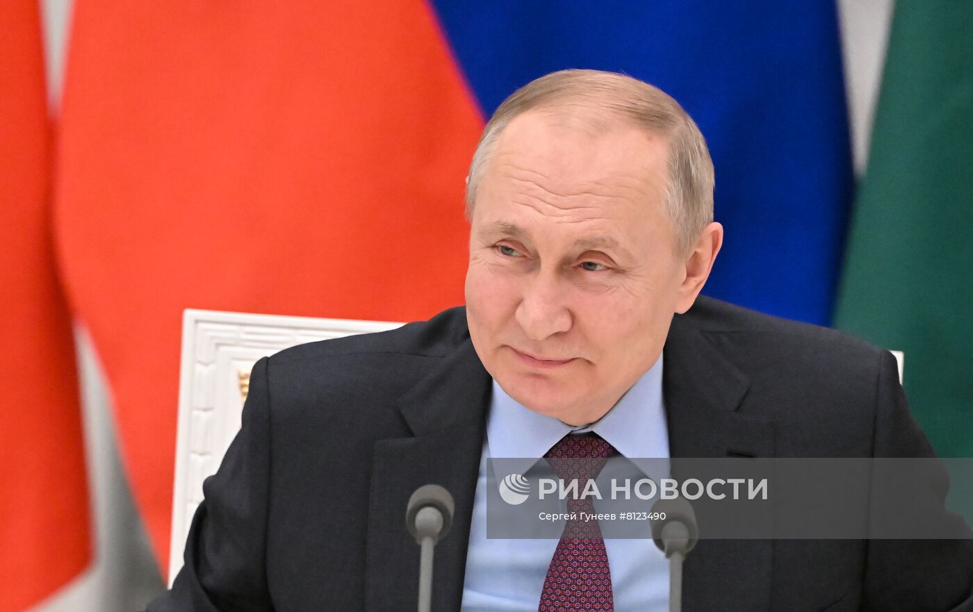 Президент РФ В. Путин провел переговоры с президентом Азербайджана И. Алиевым 