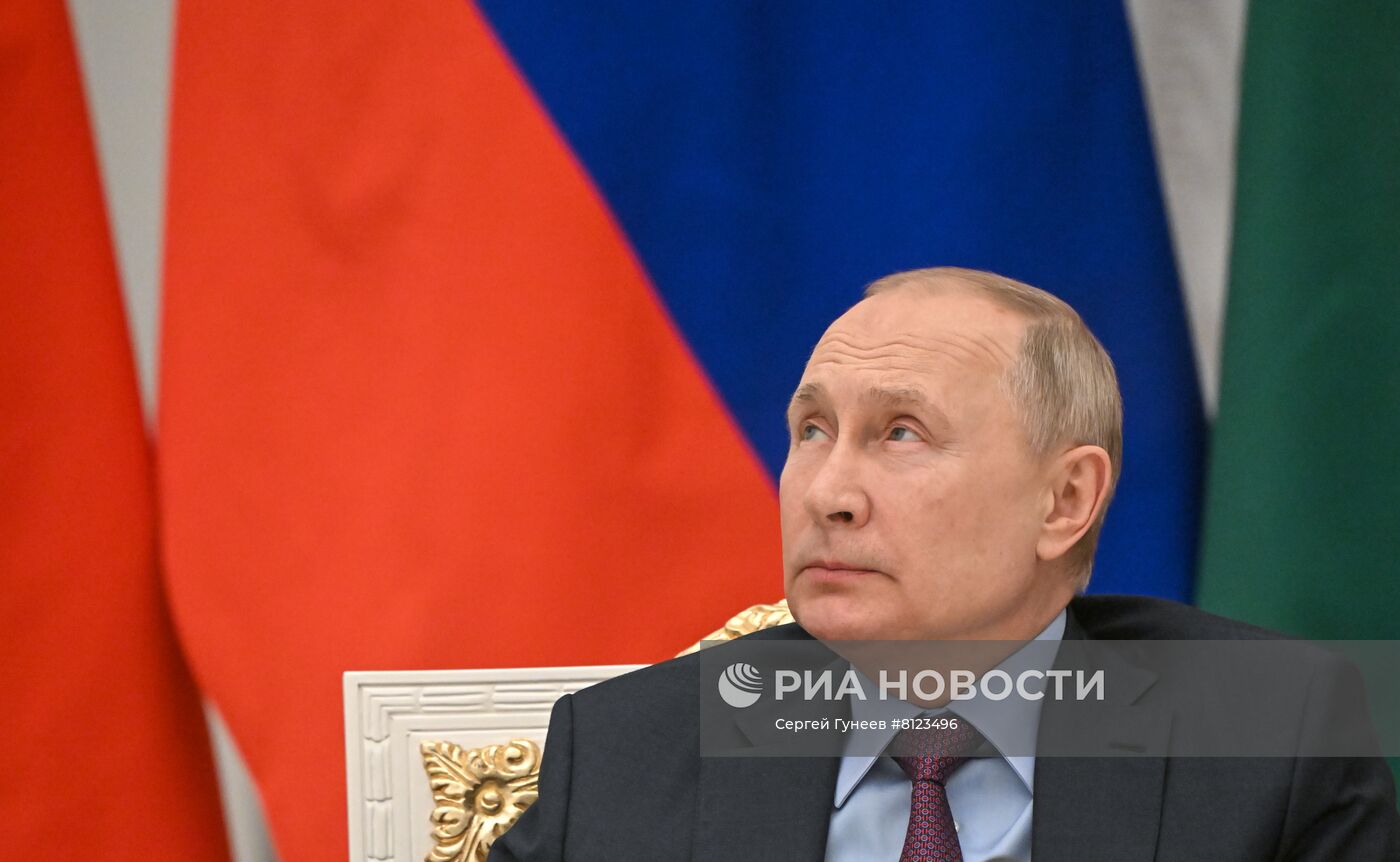 Президент РФ В. Путин провел переговоры с президентом Азербайджана И. Алиевым 