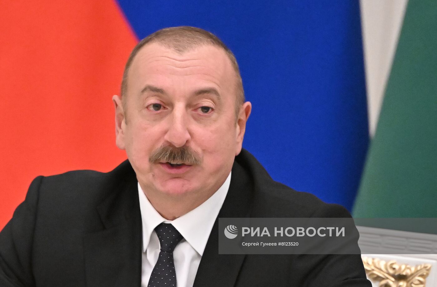 Президент РФ В. Путин провел переговоры с президентом Азербайджана И. Алиевым