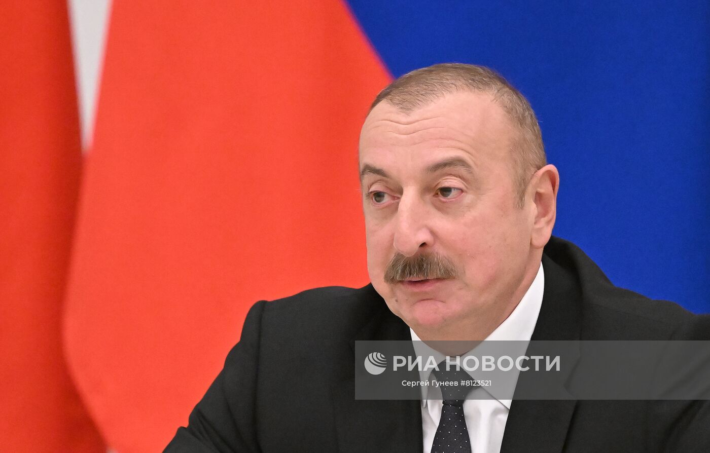 Президент РФ В. Путин провел переговоры с президентом Азербайджана И. Алиевым