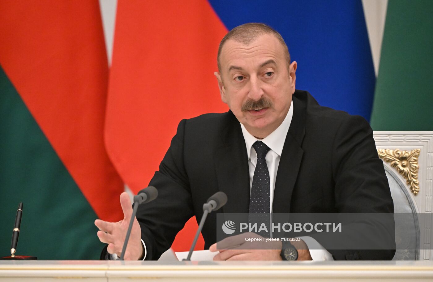 Президент РФ В. Путин провел переговоры с президентом Азербайджана И. Алиевым