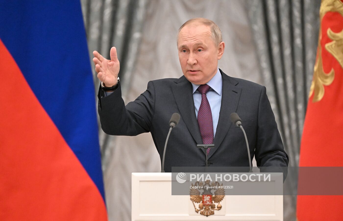 Президент РФ В. Путин провел переговоры с президентом Азербайджана И. Алиевым