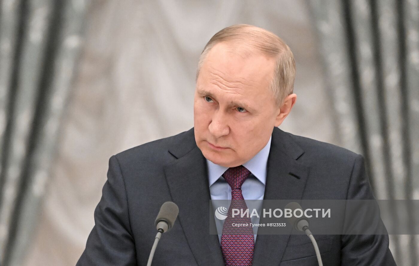 Президент РФ В. Путин провел переговоры с президентом Азербайджана И. Алиевым