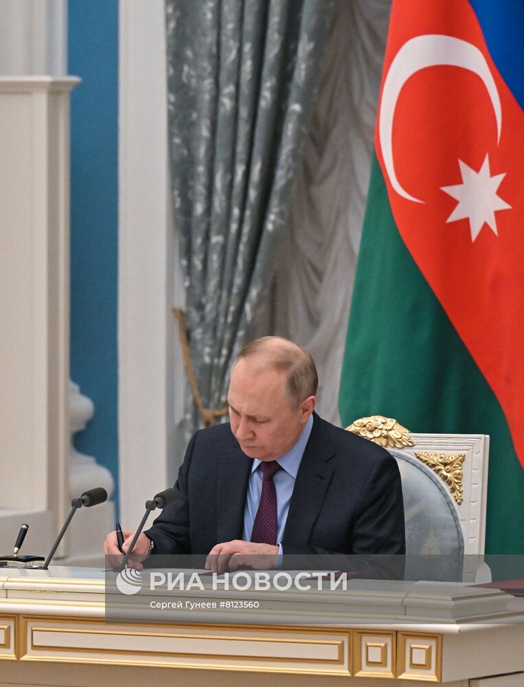 Президент РФ В. Путин провел переговоры с президентом Азербайджана И. Алиевым