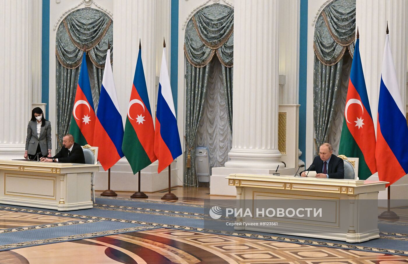 Президент РФ В. Путин провел переговоры с президентом Азербайджана И. Алиевым