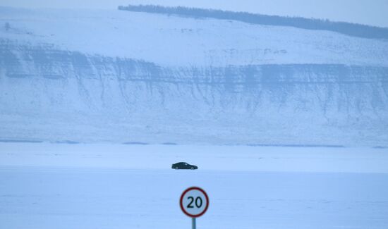 Ледовая переправа через Енисей