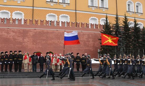 Возложения цветов в честь 23 февраля 