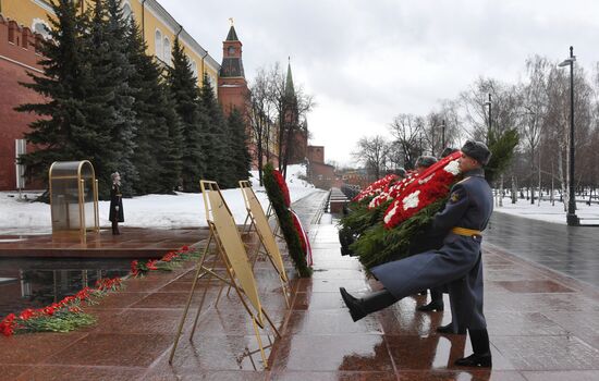 Возложения цветов в честь 23 февраля 