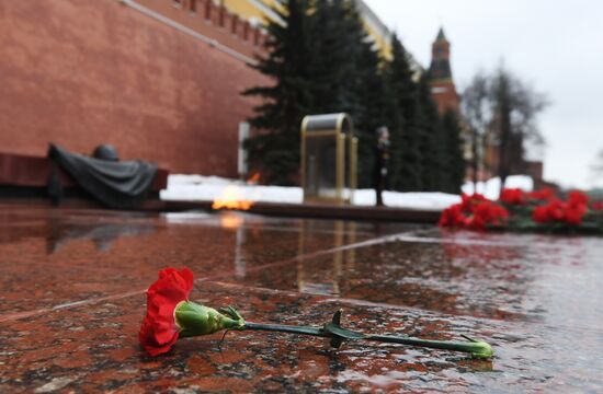 Возложения цветов в честь 23 февраля 