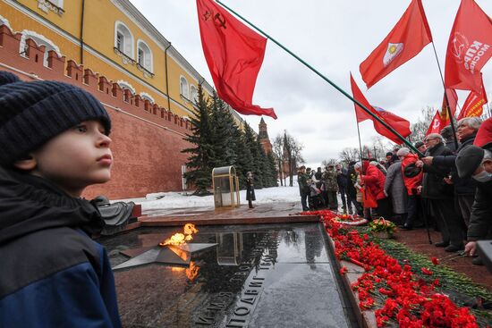 Возложения цветов в честь 23 февраля 