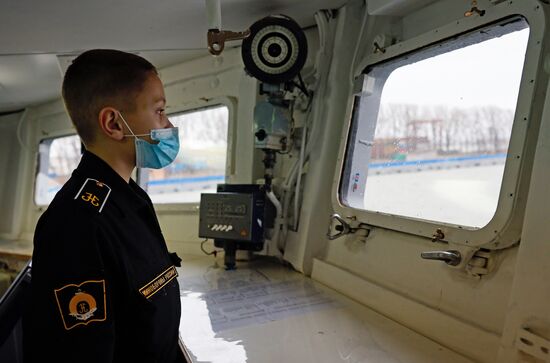 Экскурсия для нахимовцев на корабль "Неустрашимый" в Балтийске