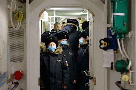 Экскурсия для нахимовцев на корабль "Неустрашимый" в Балтийске