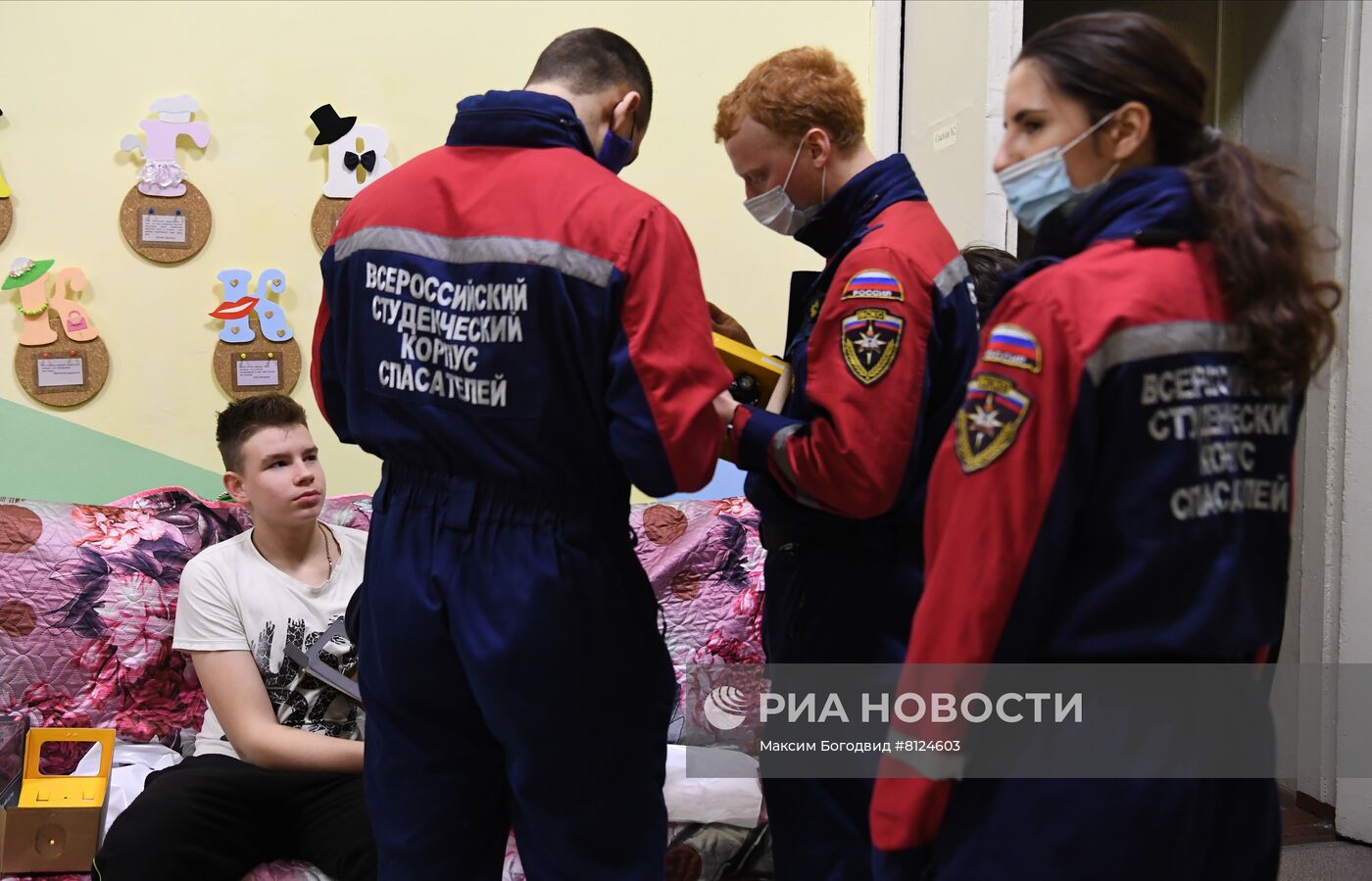 Волонтеры дарят подарки эвакуированным из ДНР и ЛНР детям