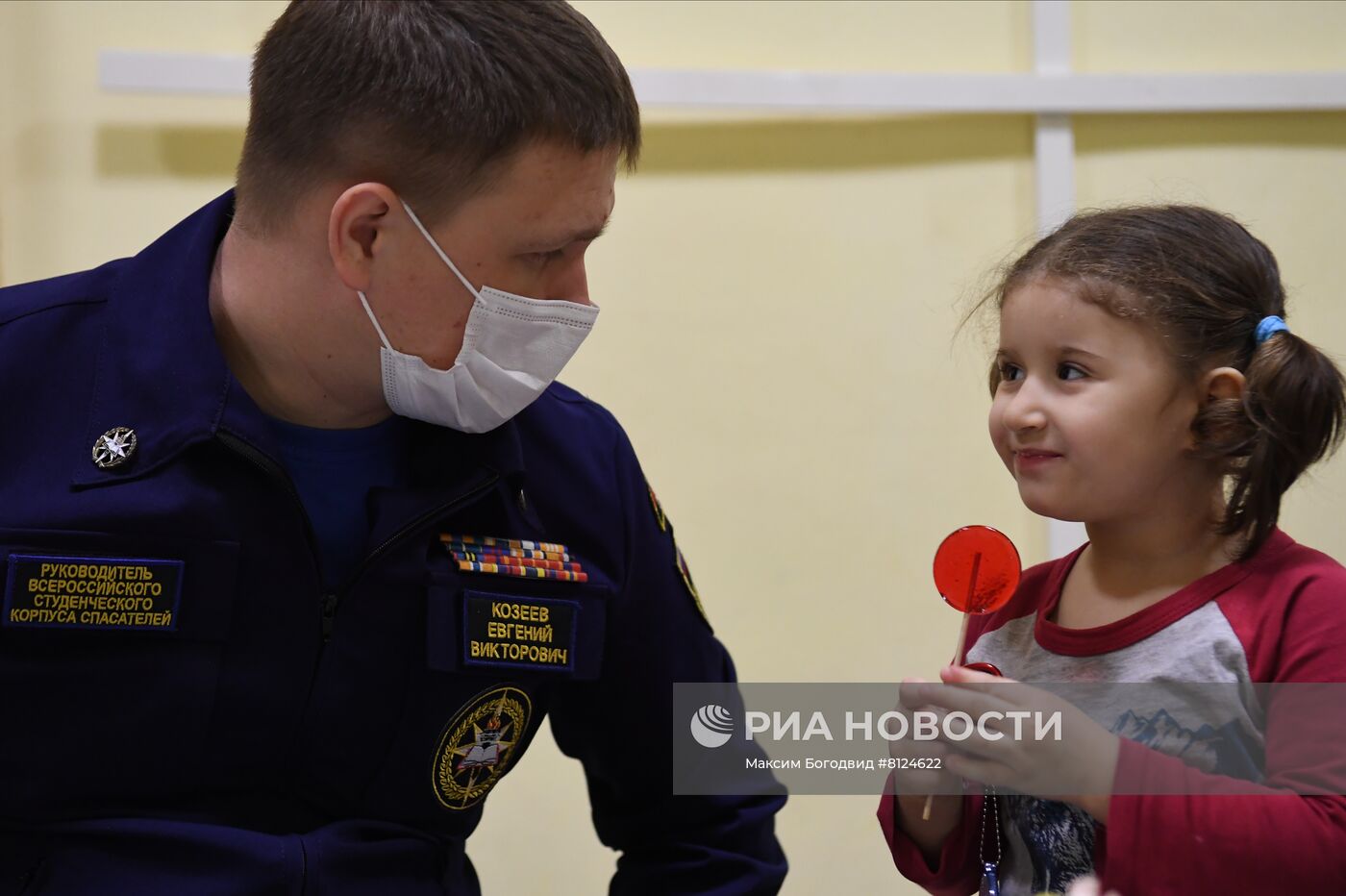 Волонтеры дарят подарки эвакуированным из ДНР и ЛНР детям