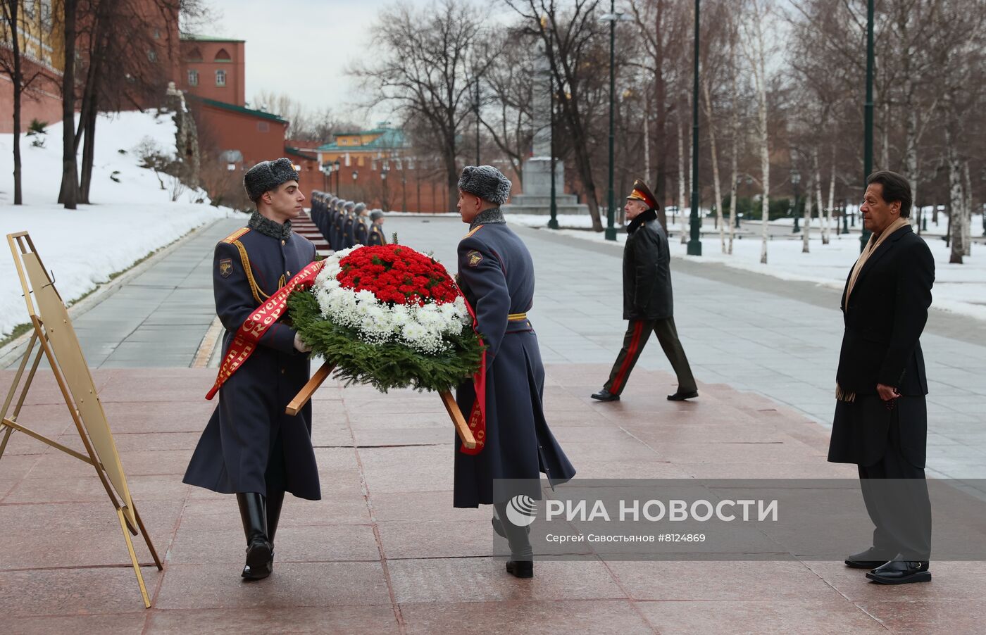 Премьер-министр Пакистана Имран Хан возложил цветы к Могиле Неизвестного Солдата