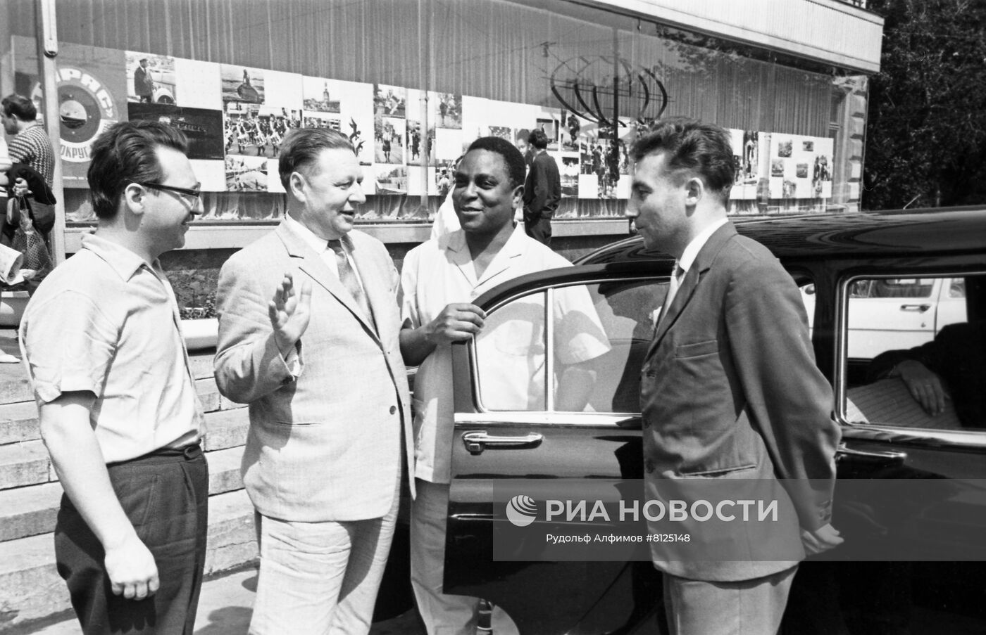 Председатель Совета мира Нигерии Куртис Джозеф Питер-Айо