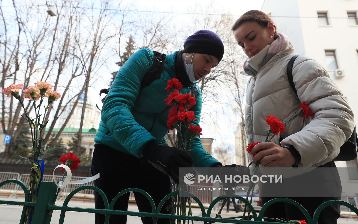 Ситуация у Посольства Украины в Москве