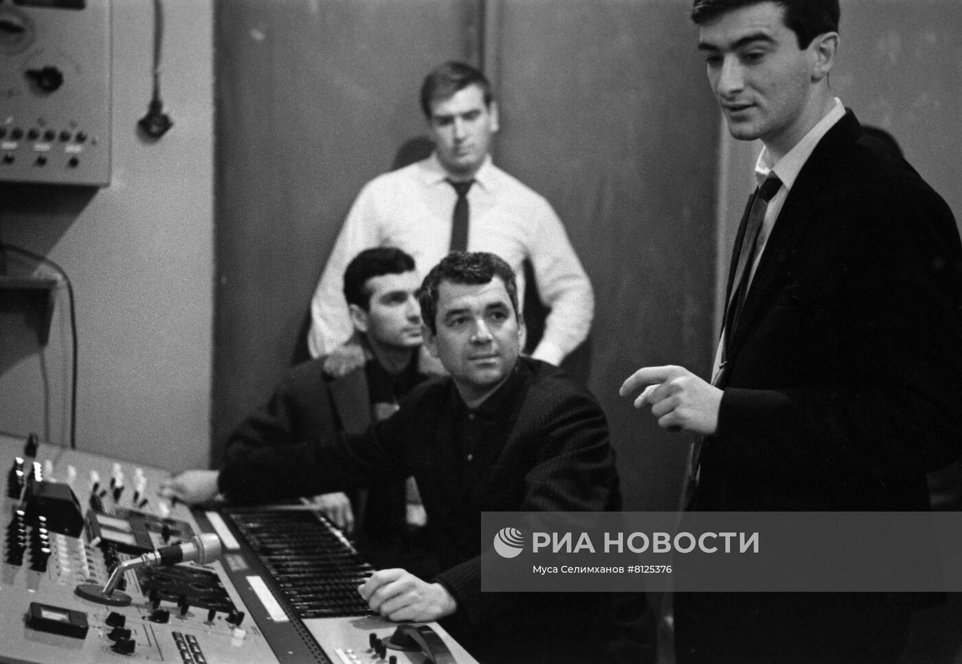 Азербайджанский певец и композитор Полад Бюльбюль оглы