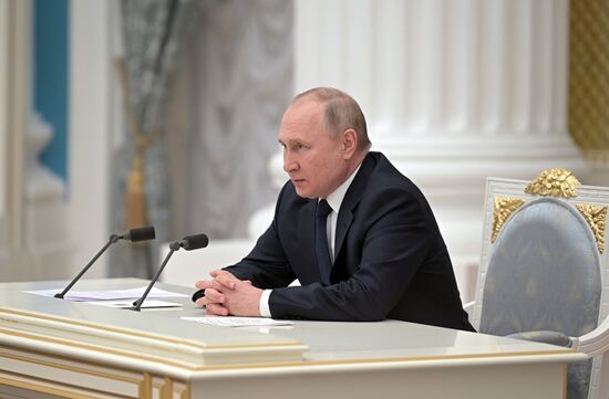 Встреча президента РФ В. Путина с представителями российских деловых кругов