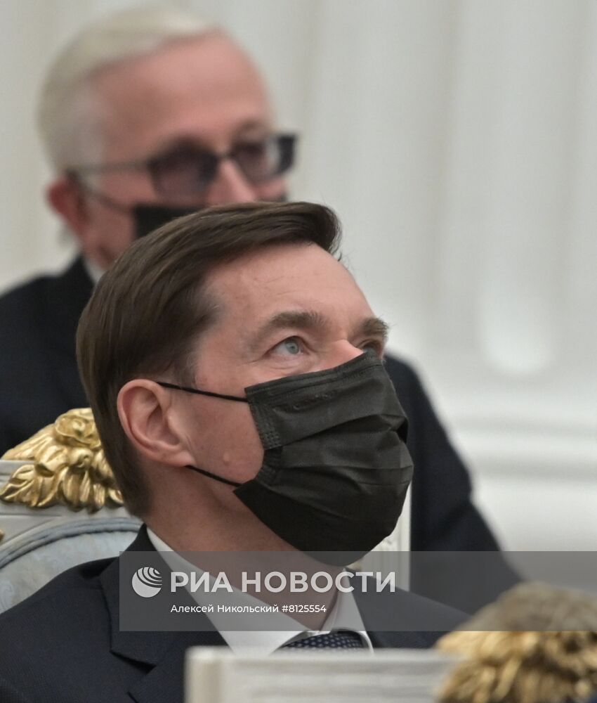 Встреча президента РФ В. Путина с представителями российских деловых кругов
