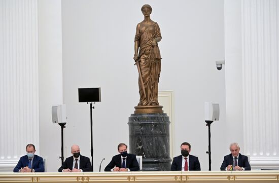 Встреча президента РФ В. Путина с представителями российских деловых кругов