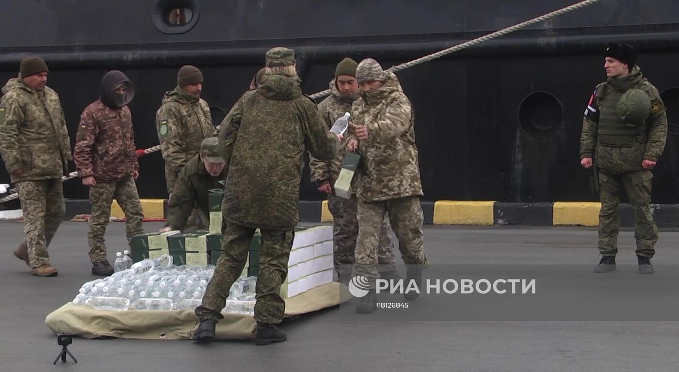 Доставка сдавшихся украинских военнослужащих в Севастополь