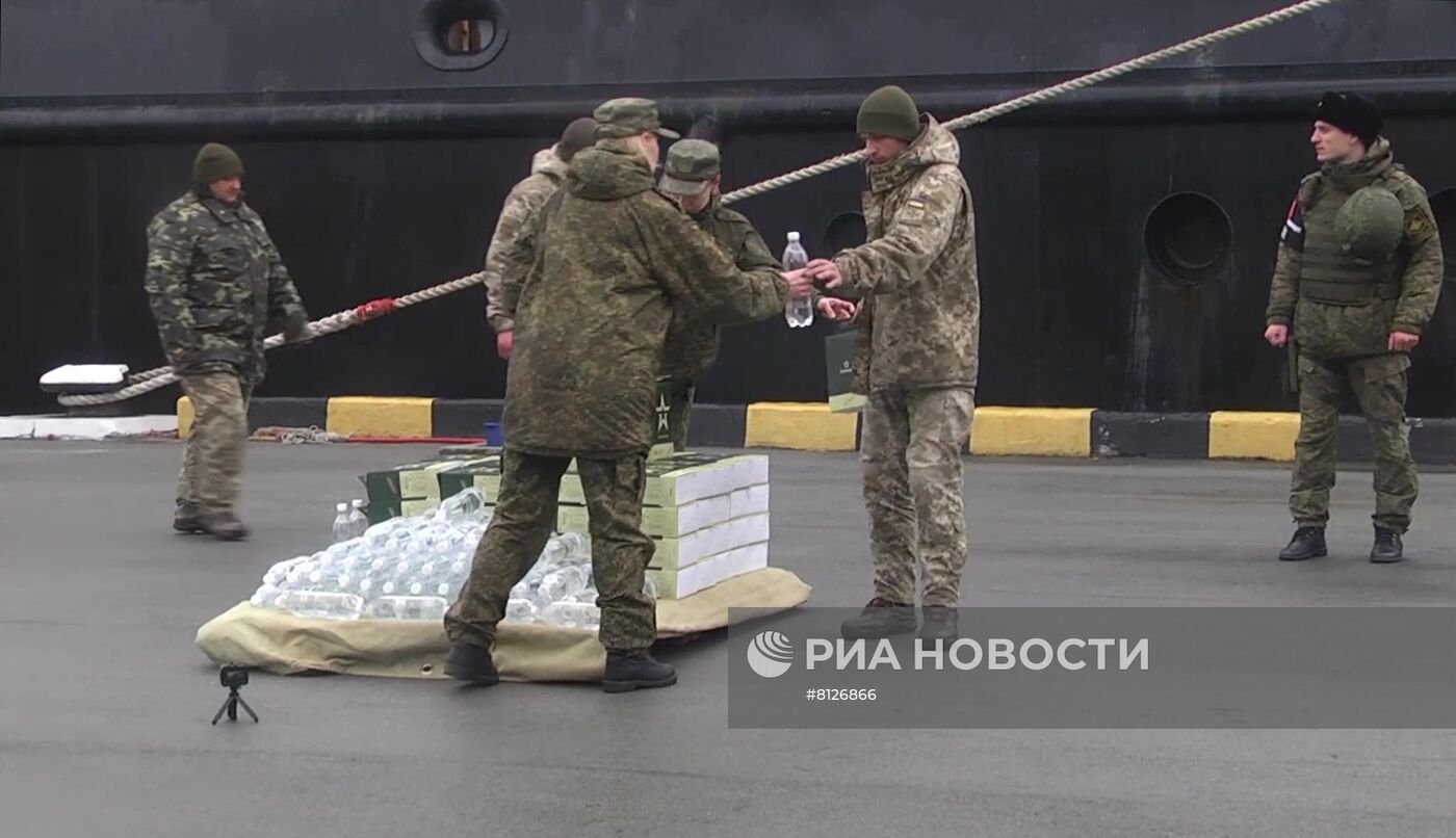 Доставка сдавшихся украинских военнослужащих в Севастополь