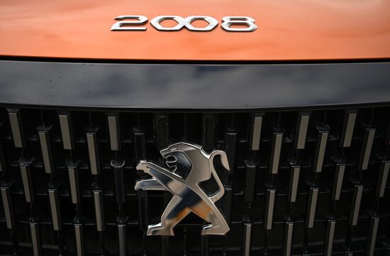 Автоконцерны приостанавливают поставку машин в Россию