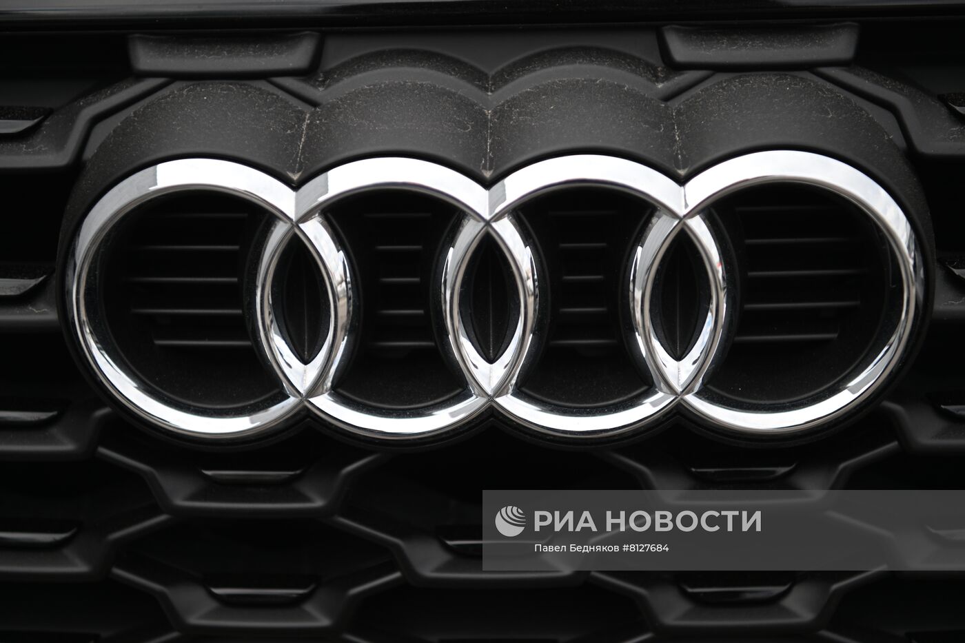 Автоконцерны приостанавливают поставку машин в Россию
