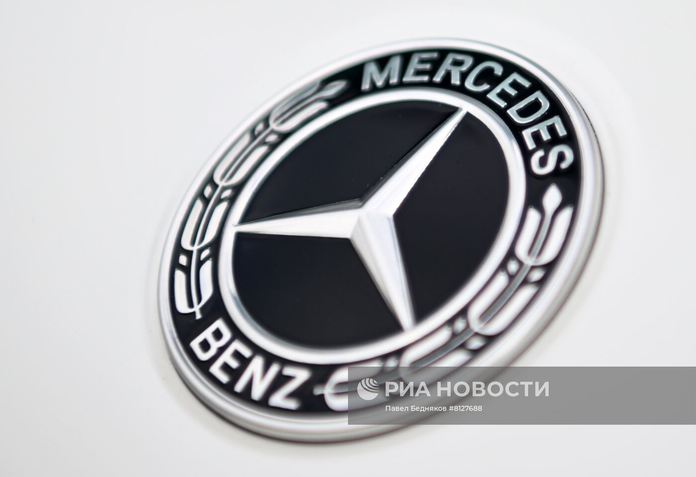 Автоконцерны приостанавливают поставку машин в Россию