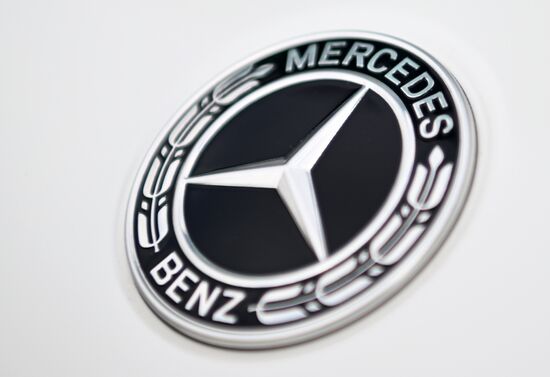 Автоконцерны приостанавливают поставку машин в Россию