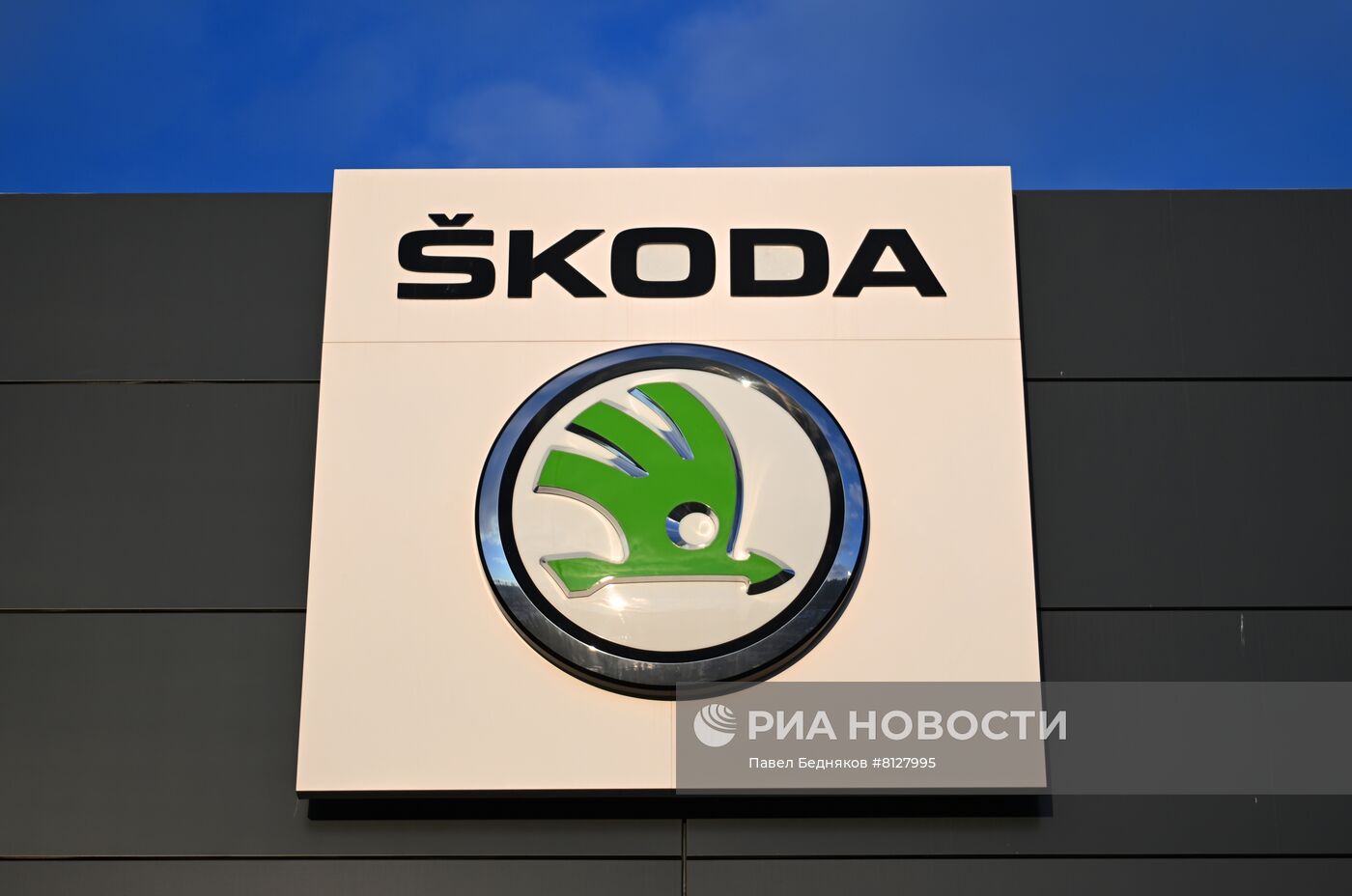 Автоконцерны приостанавливают поставку машин в Россию