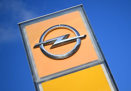 Автоконцерны приостанавливают поставку машин в Россию