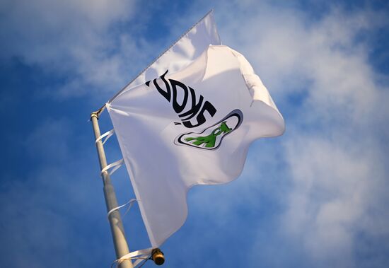 Автоконцерны приостанавливают поставку машин в Россию